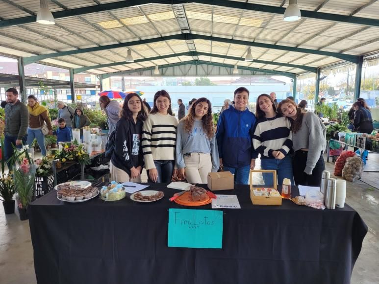  Jovens Finalistas da Escola B&aacute;sica Carlos de Oliveira est&atilde;o no Mercado de Febres 
