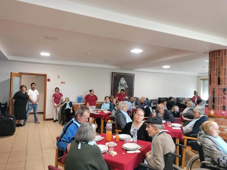 Celebrar a P&aacute;scoa no Centro Paroquial de Solidariedade Social de Febres