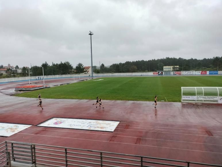A decorrer no Complexo Desportivo de Febres o Ol&iacute;mpico Jovem Distrital...