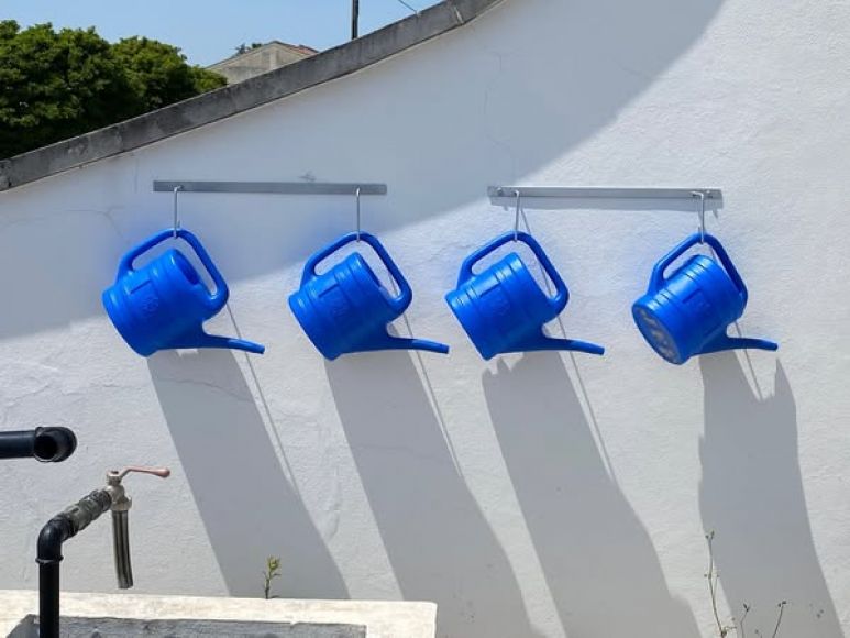 A Junta de Freguesia de Febres instalou suportes e regadores no Cemit&eacute;rio de Febres 