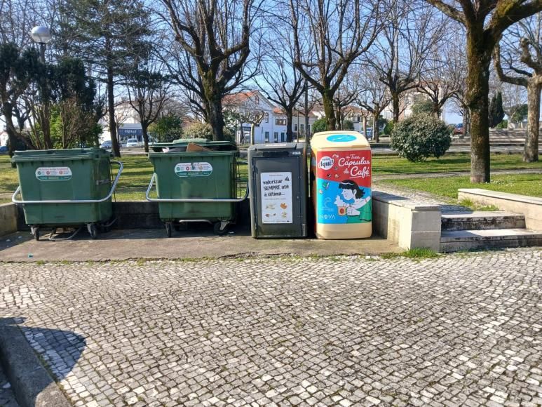 Capsul&atilde;o instalado na Pra&ccedil;a Florindo Jos&eacute; Frota