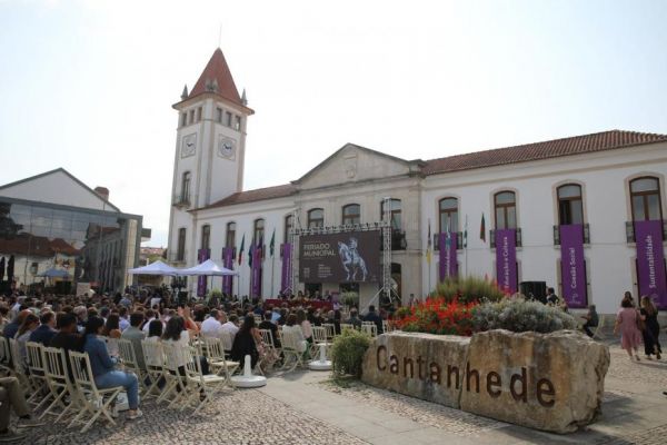 Sess&atilde;o Solene do Feriado Municipal distingue empresas e associa&ccedil;&atilde;o da Freguesia